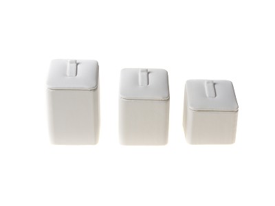 CONJUNTO DE 3 PEANAS PARA SORTIJAS EN BLANCO